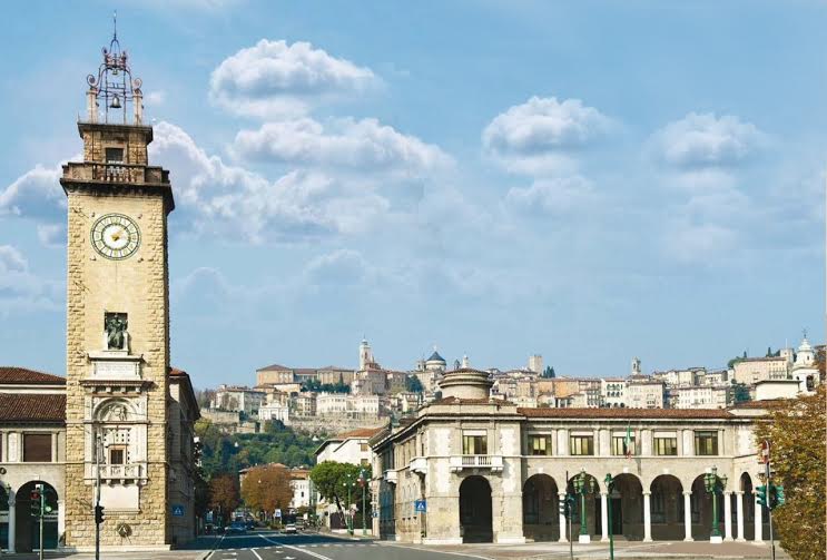 Apre la Torre dei Caduti